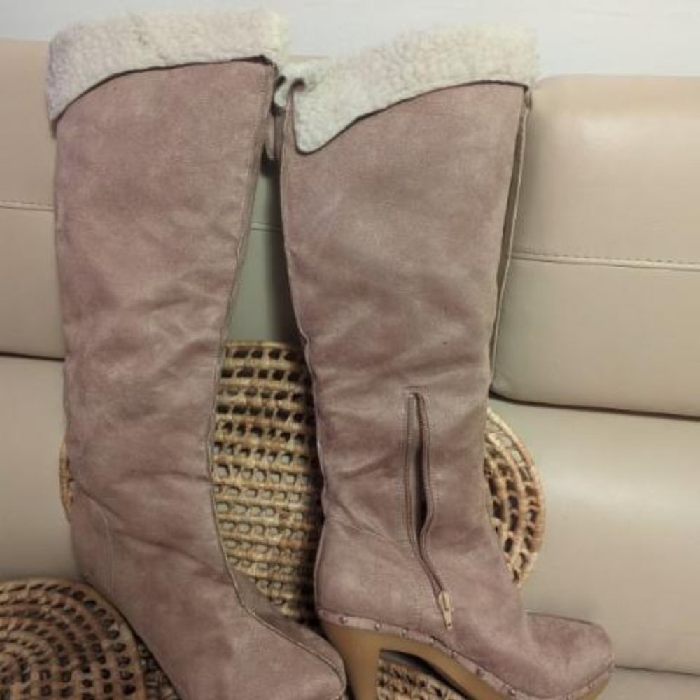 Charles Albert Suede Beige Boots